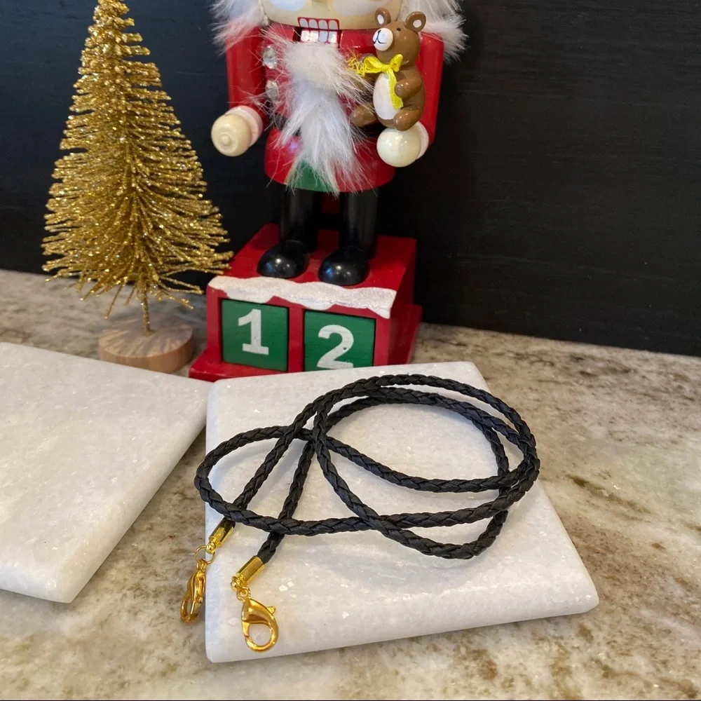 Black chain for masks or sunglasses